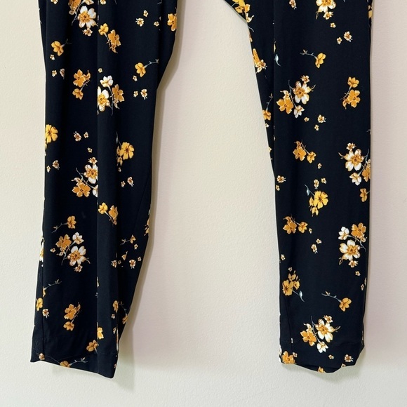 NEW Torrid Black and Yellow Floral Challis Tie Front Tapered Ankle Pants Size 0 - Picture 8 of 12